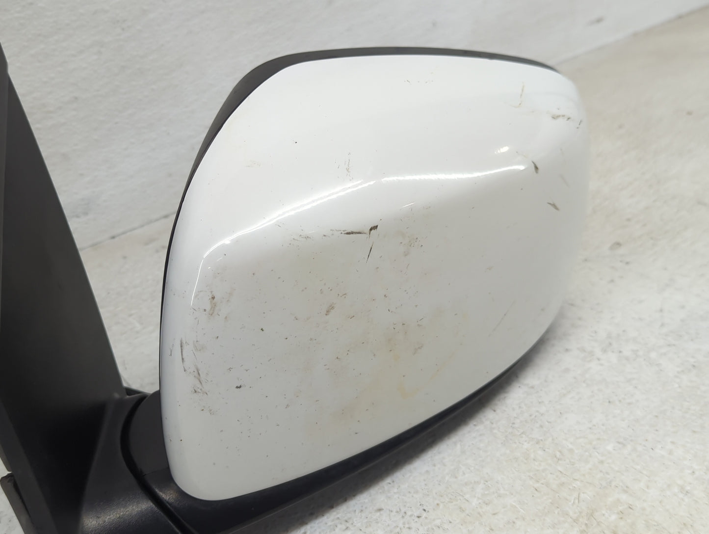2011-2016 Chrysler Town & Country Driver Side View Mirror - Left Door Mirror OEM Used - Oemusedautoparts1.com