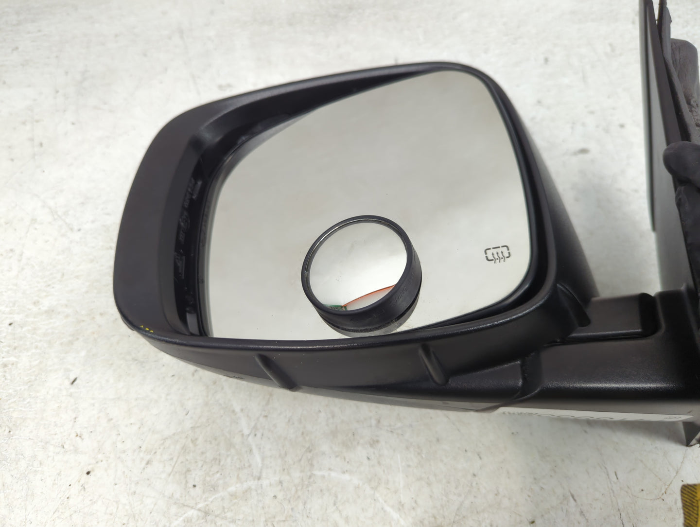 2011-2016 Chrysler Town & Country Driver Side View Mirror - Left Door Mirror OEM Used - Oemusedautoparts1.com