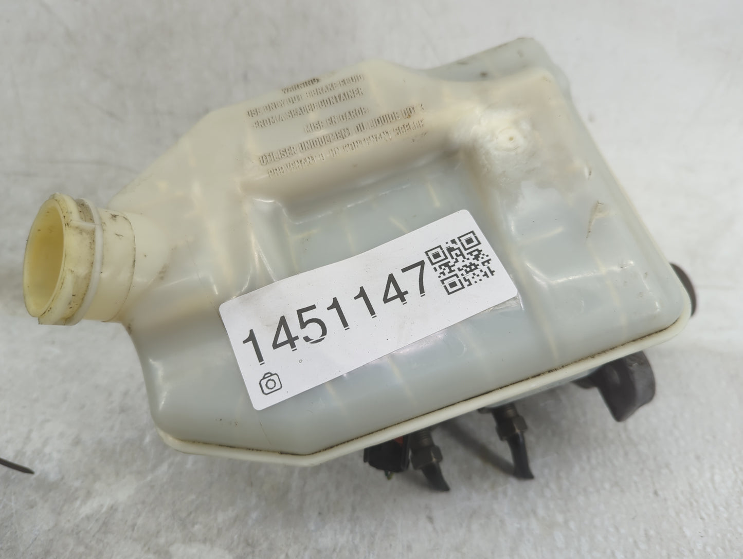 2012-2016 Chrysler Town & Country Brake Master Cylinder - Oemusedautoparts1.com