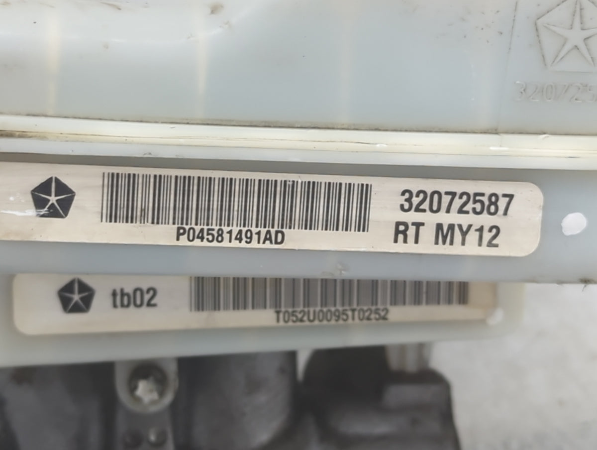 2012-2016 Chrysler Town & Country Brake Master Cylinder 1451147 - Oemusedautoparts1.com