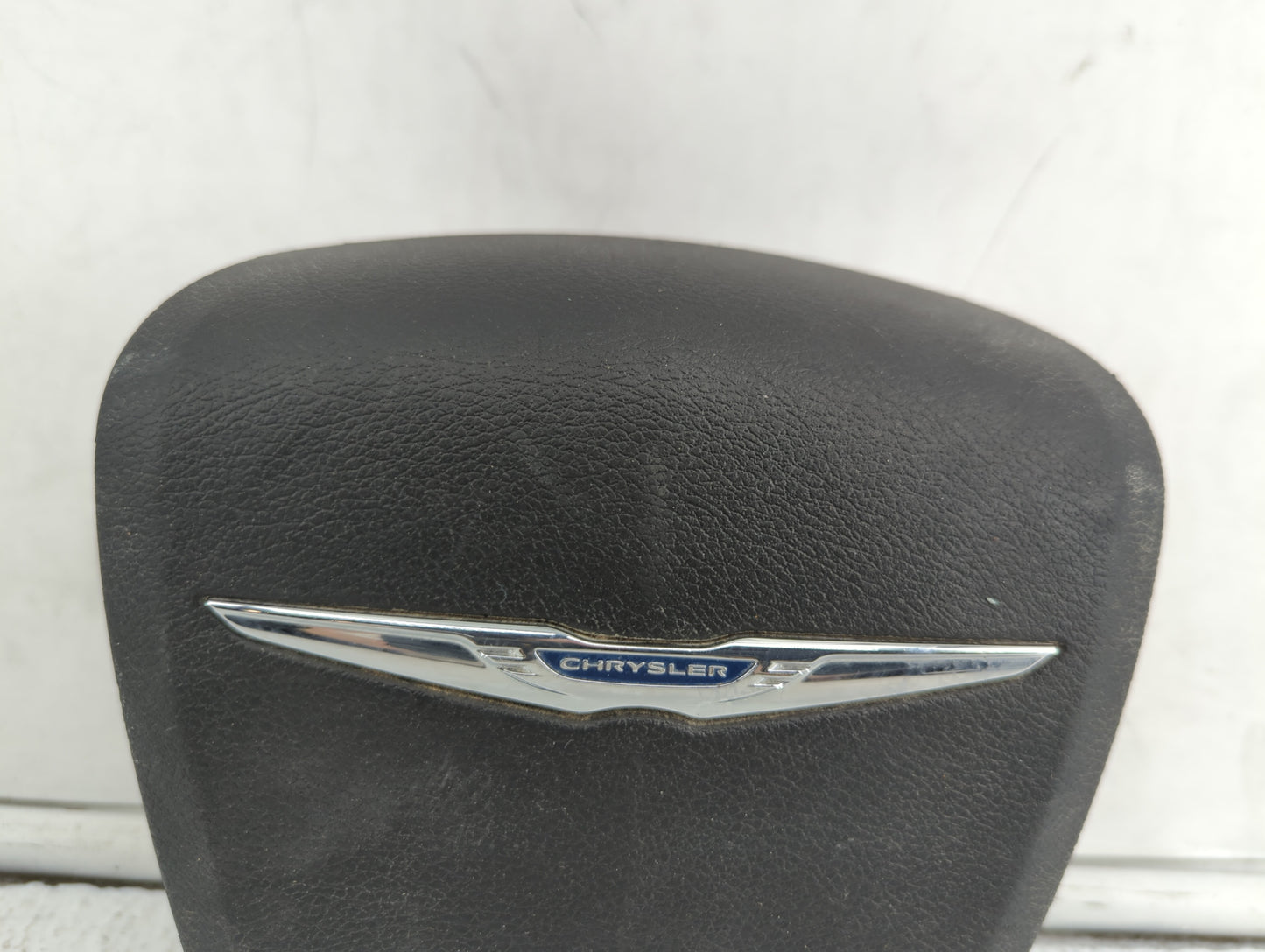 2015 Chrysler Town & Country Air Bag Driver Left Steering Wheel Mounted Fits Fits 2000 2001 2002 2003 2004 OEM Used Auto Par