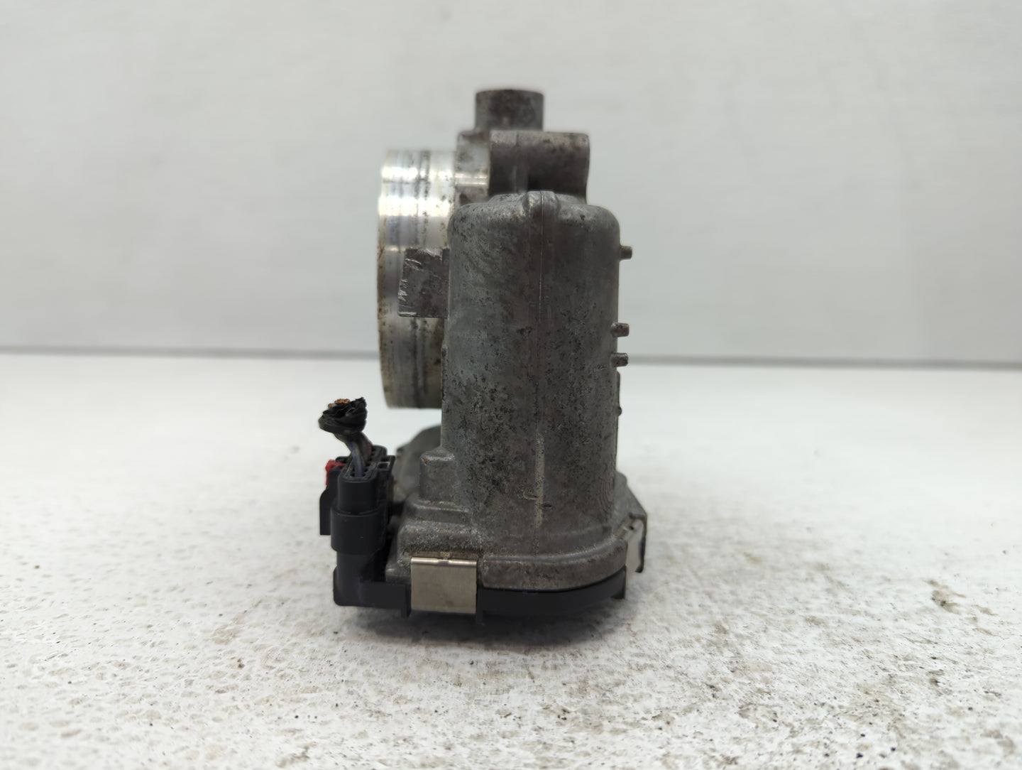 2011-2016 Chrysler Town & Country Throttle Body P/N:05184349AC Fits OEM Used Auto Parts - Oemusedautoparts1.com