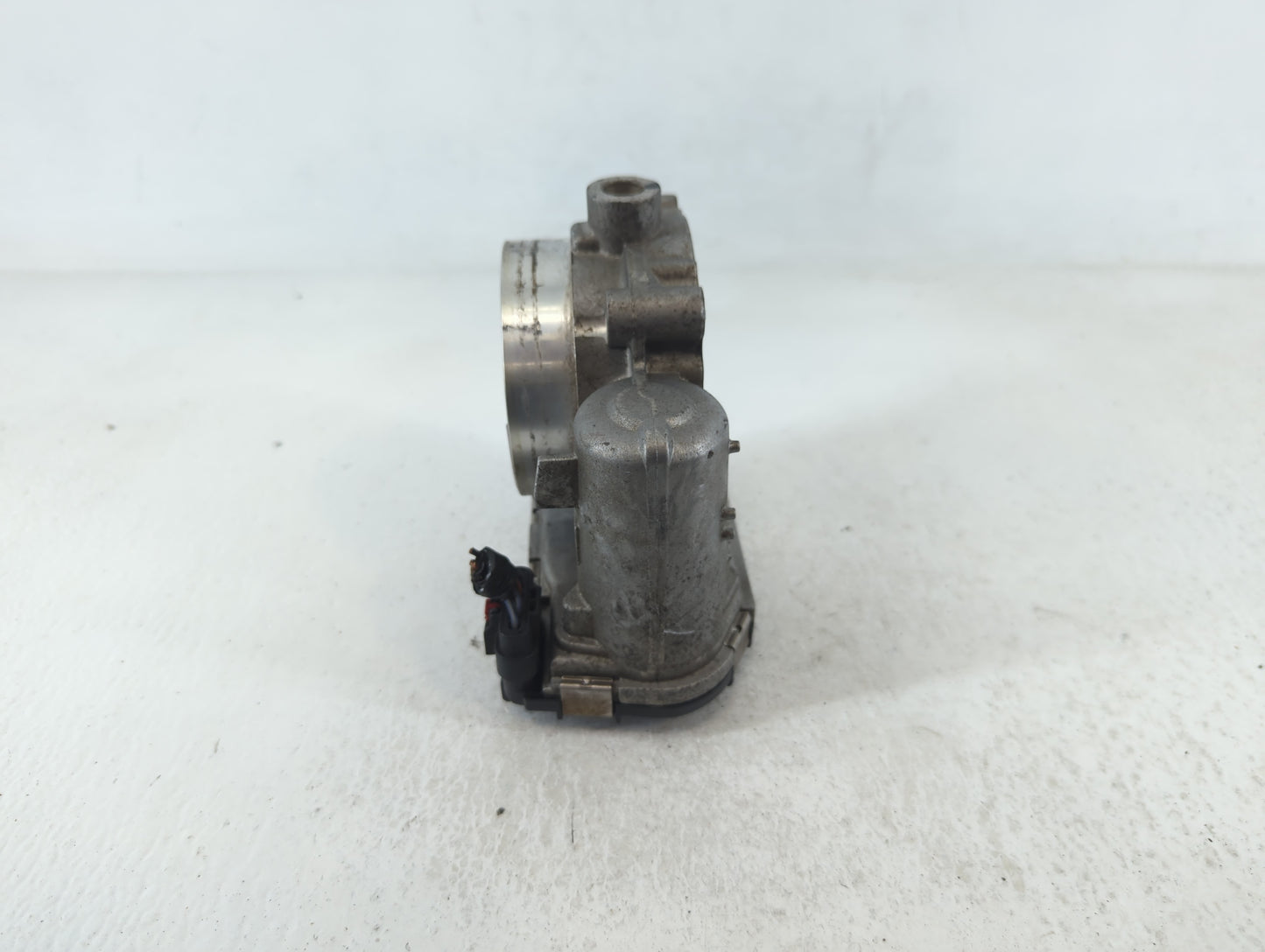 2011-2016 Chrysler Town & Country Throttle Body P/N:05184 349AC Fits OEM Used Auto Parts - Oemusedautoparts1.com