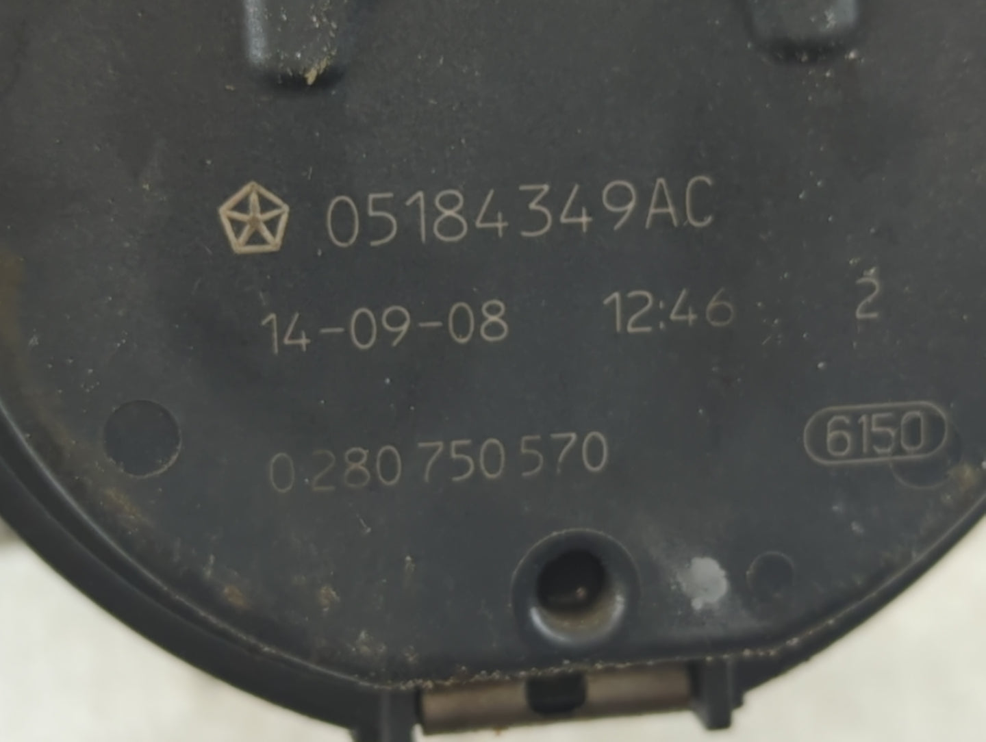 2011-2016 Chrysler Town & Country Throttle Body P/N:05184 349AC Fits OEM Used Auto Parts - Oemusedautoparts1.com