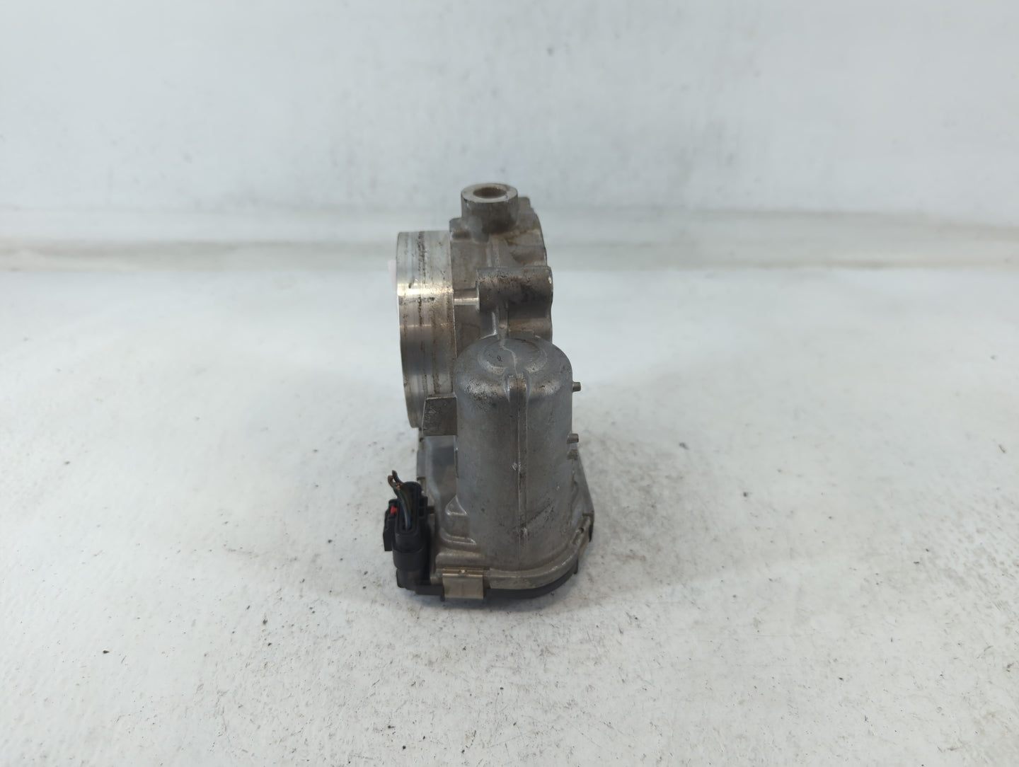 2011-2016 Chrysler Town & Country Throttle Body P/N:05184349AC Fits OEM Used Auto Parts - Oemusedautoparts1.com