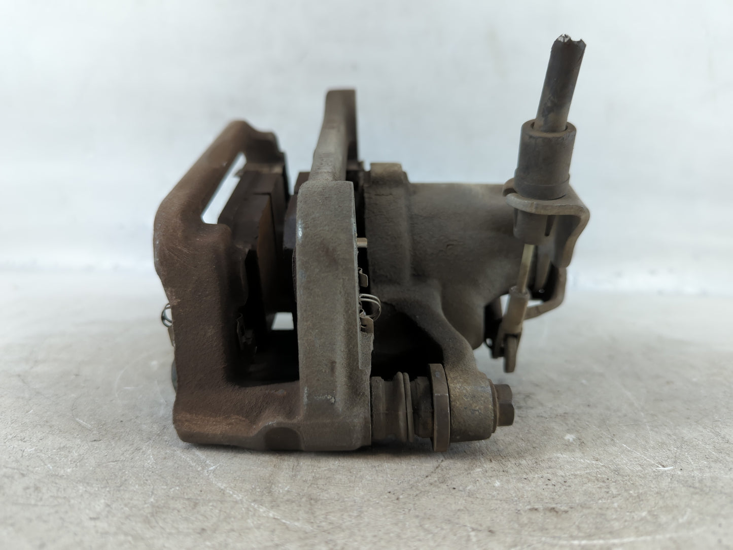 2012-2016 Chrysler Town & Country Front Driver Left Brake Caliper - Oemusedautoparts1.com