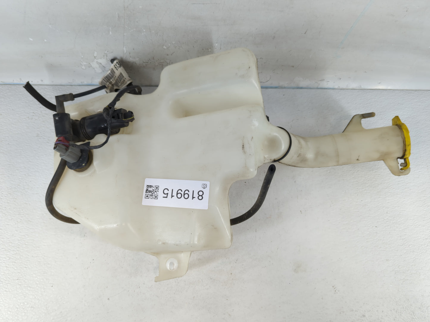 2011 Chrysler Town & Country Windshield Washer Fluid Reservoir Bottle Oem - Oemusedautoparts1.com