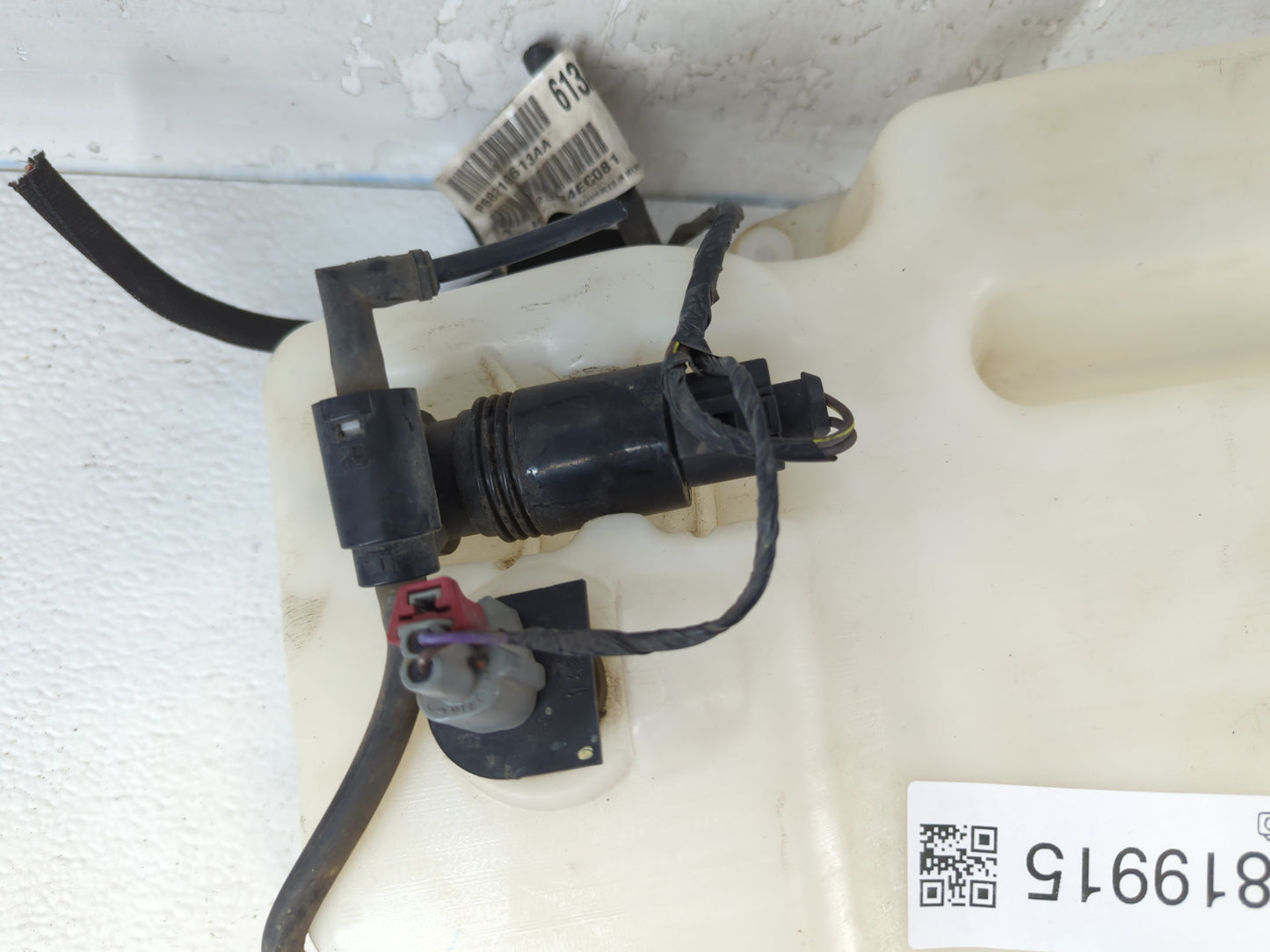 2011 Chrysler Town & Country Windshield Washer Fluid Reservoir Bottle Oem - Oemusedautoparts1.com
