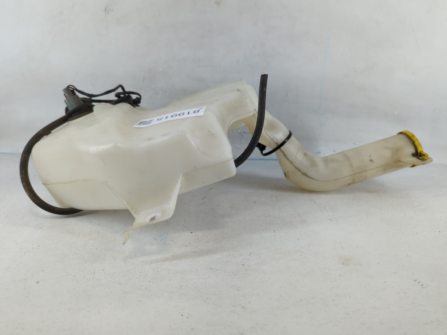 2011 Chrysler Town & Country Windshield Washer Fluid Reservoir Bottle Oem - Oemusedautoparts1.com