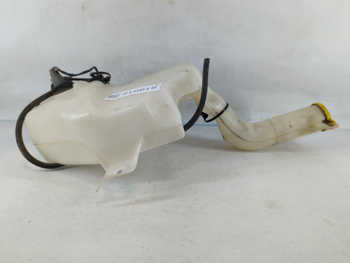 2011 Chrysler Town & Country Windshield Washer Fluid Reservoir Bottle Oem - Oemusedautoparts1.com