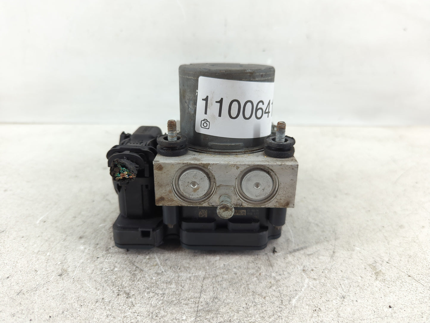2015 Dodge Caravan ABS Pump Control Module Replacement P/N:P68183803AC Fits Fits 2016 2017 2018 2019 2020 OEM Used Auto Part