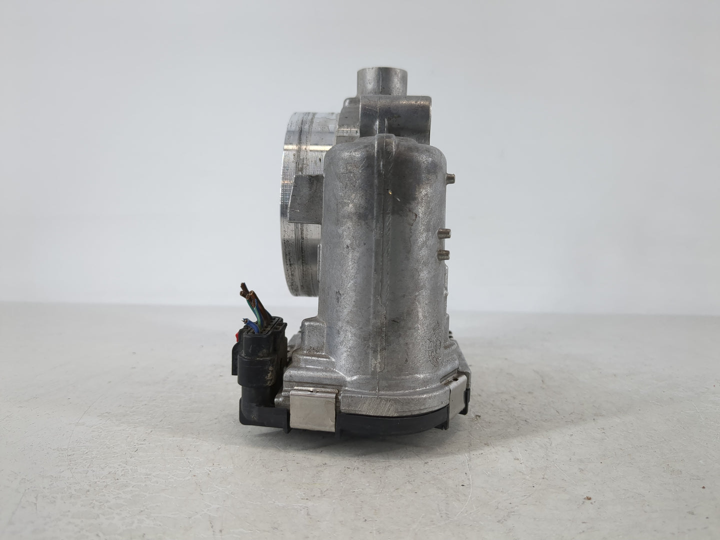 2015 Dodge Caravan Throttle Body P/N:05184349AC Fits Fits 2011 2012 2013 2014 2016 2017 2018 2019 2020 2021 2022 OEM Used Au
