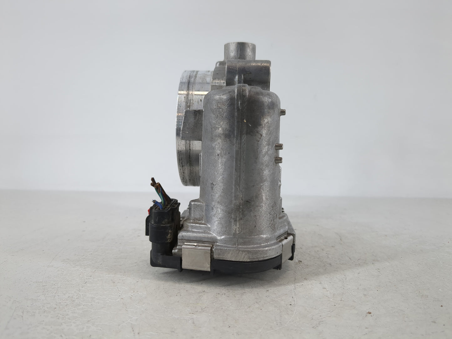2015 Dodge Caravan Throttle Body P/N:05184349AC Fits Fits 2011 2012 2013 2014 2016 2017 2018 2019 2020 2021 2022 OEM Used Au