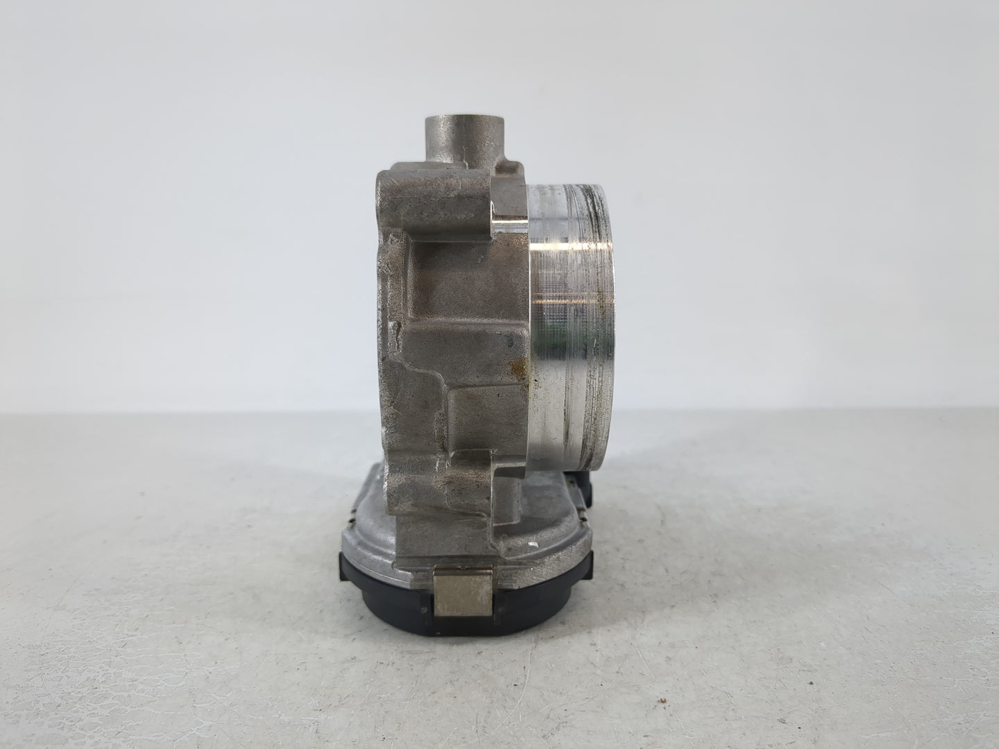 2015 Dodge Caravan Throttle Body P/N:05184349AC Fits Fits 2011 2012 2013 2014 2016 2017 2018 2019 2020 2021 2022 OEM Used Au