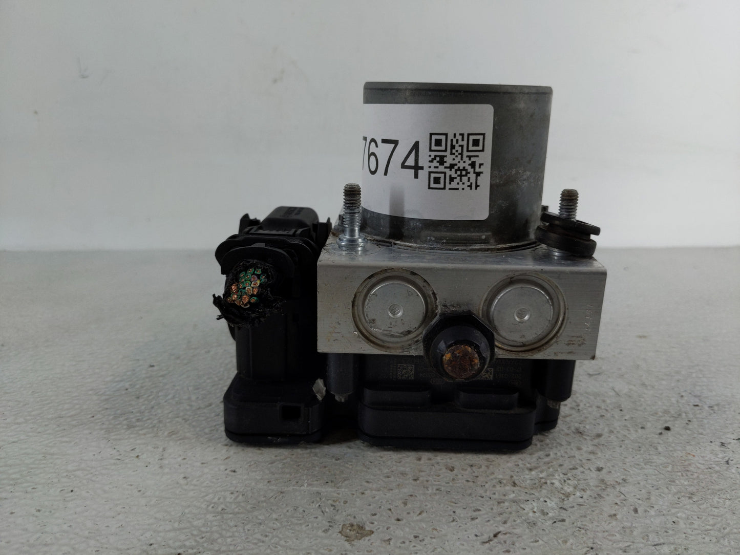 2015 Dodge Caravan ABS Pump Control Module Replacement P/N:P68183803AC Fits Fits 2016 2017 2018 2019 2020 OEM Used Auto Part