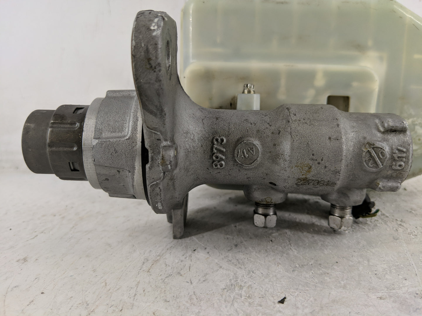 Dodge Caravan Brake Master Cylinder 1220899 - Oemusedautoparts1.com