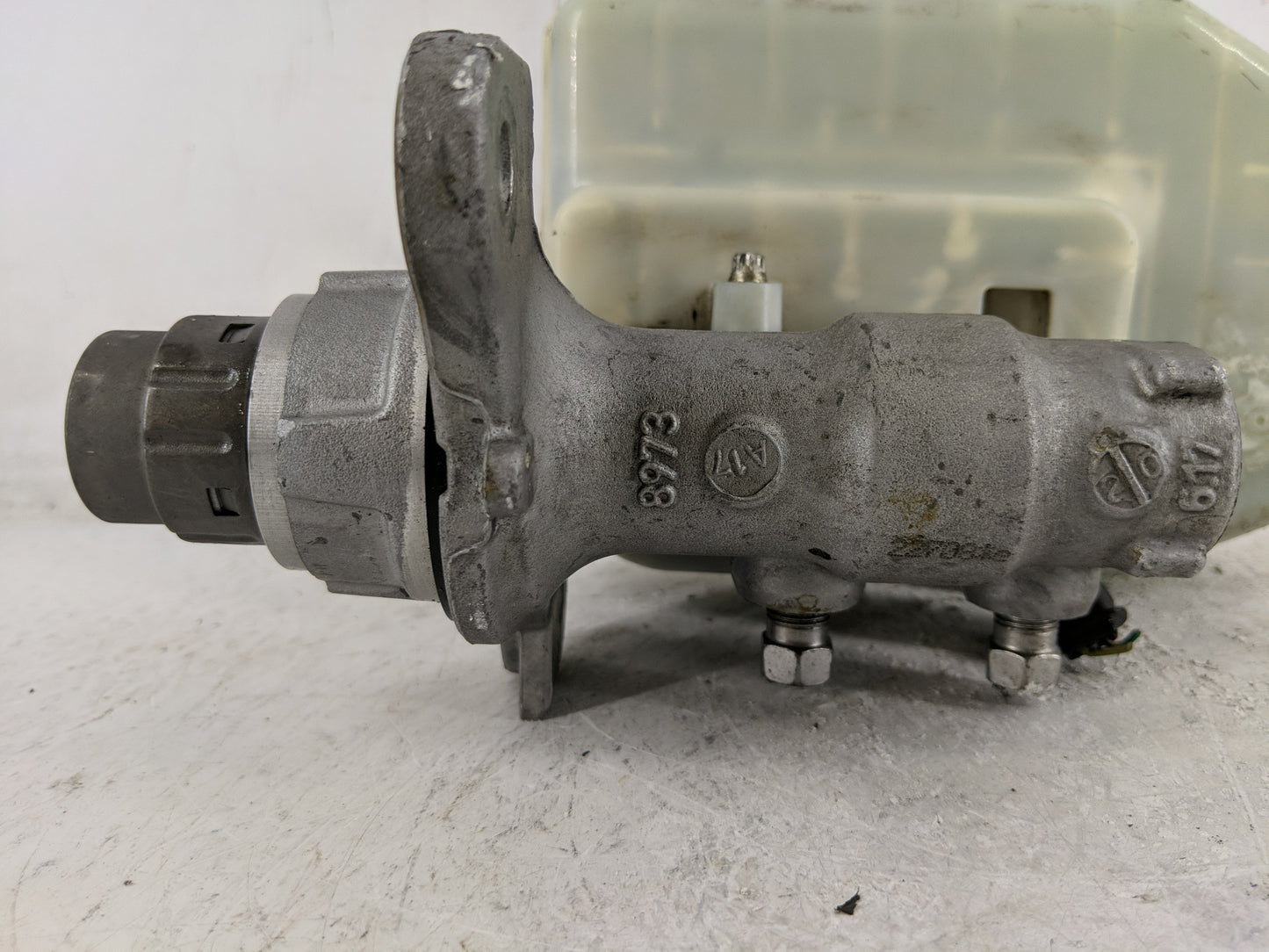 Dodge Caravan Brake Master Cylinder 1220899 - Oemusedautoparts1.com