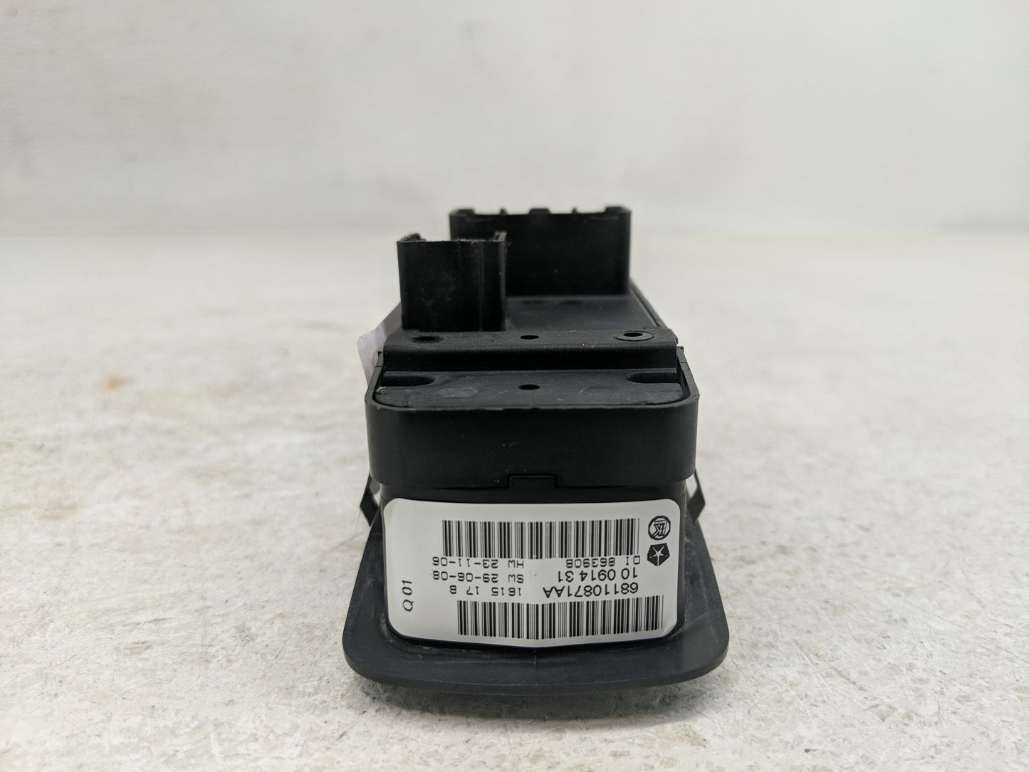 2015 Dodge Caravan Master Power Window Switch Replacement Driver Side Left P/N:68110871AA Fits OEM Used Auto Parts - Oemused