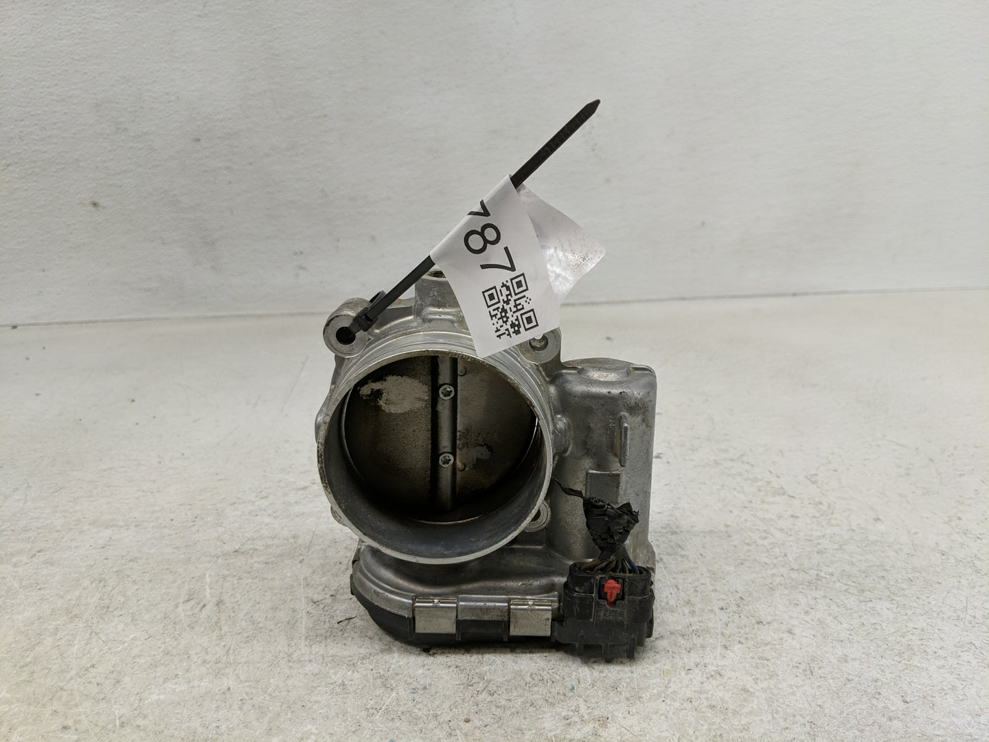 2015 Dodge Caravan Throttle Body P/N:05184349AC Fits Fits 2011 2012 2013 2014 2016 2017 2018 2019 2020 2021 2022 OEM Used Au