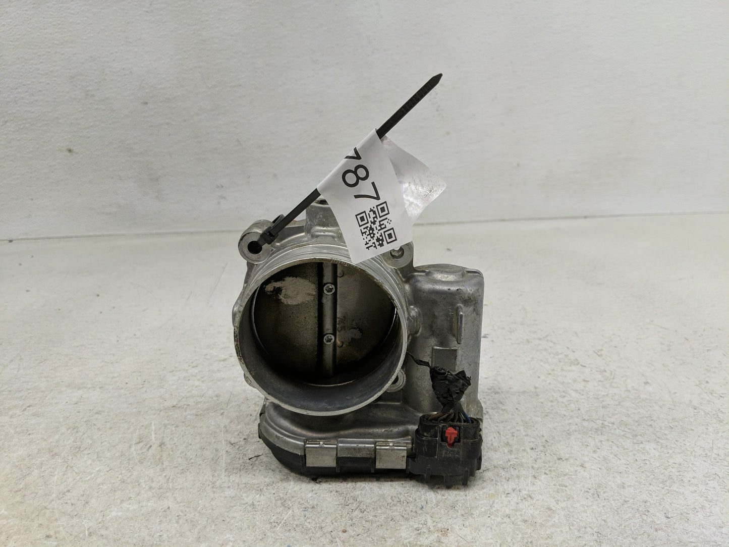 2015 Dodge Caravan Throttle Body P/N:05184349AC Fits Fits 2011 2012 2013 2014 2016 2017 2018 2019 2020 2021 2022 OEM Used Au
