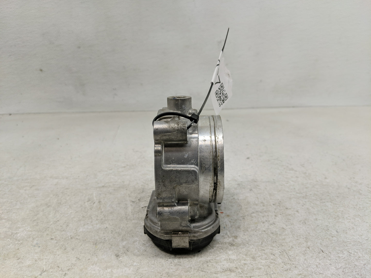 2015 Dodge Caravan Throttle Body P/N:05184349AC Fits Fits 2011 2012 2013 2014 2016 2017 2018 2019 2020 2021 2022 OEM Used Au