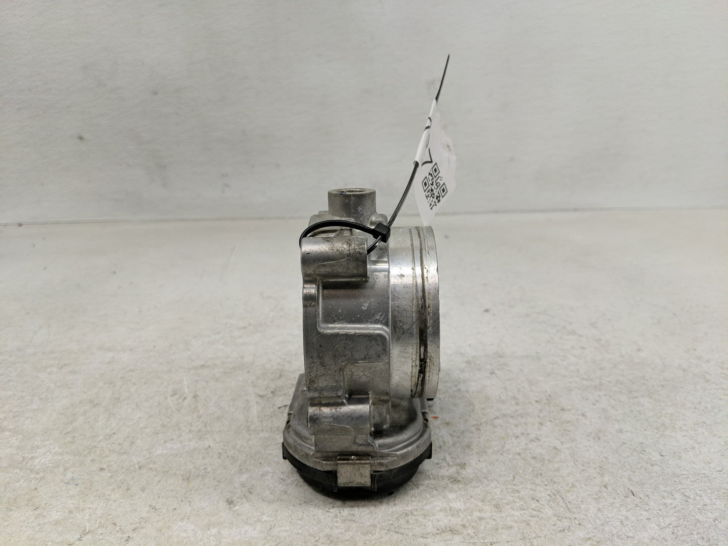 2015 Dodge Caravan Throttle Body P/N:05184349AC Fits Fits 2011 2012 2013 2014 2016 2017 2018 2019 2020 2021 2022 OEM Used Au