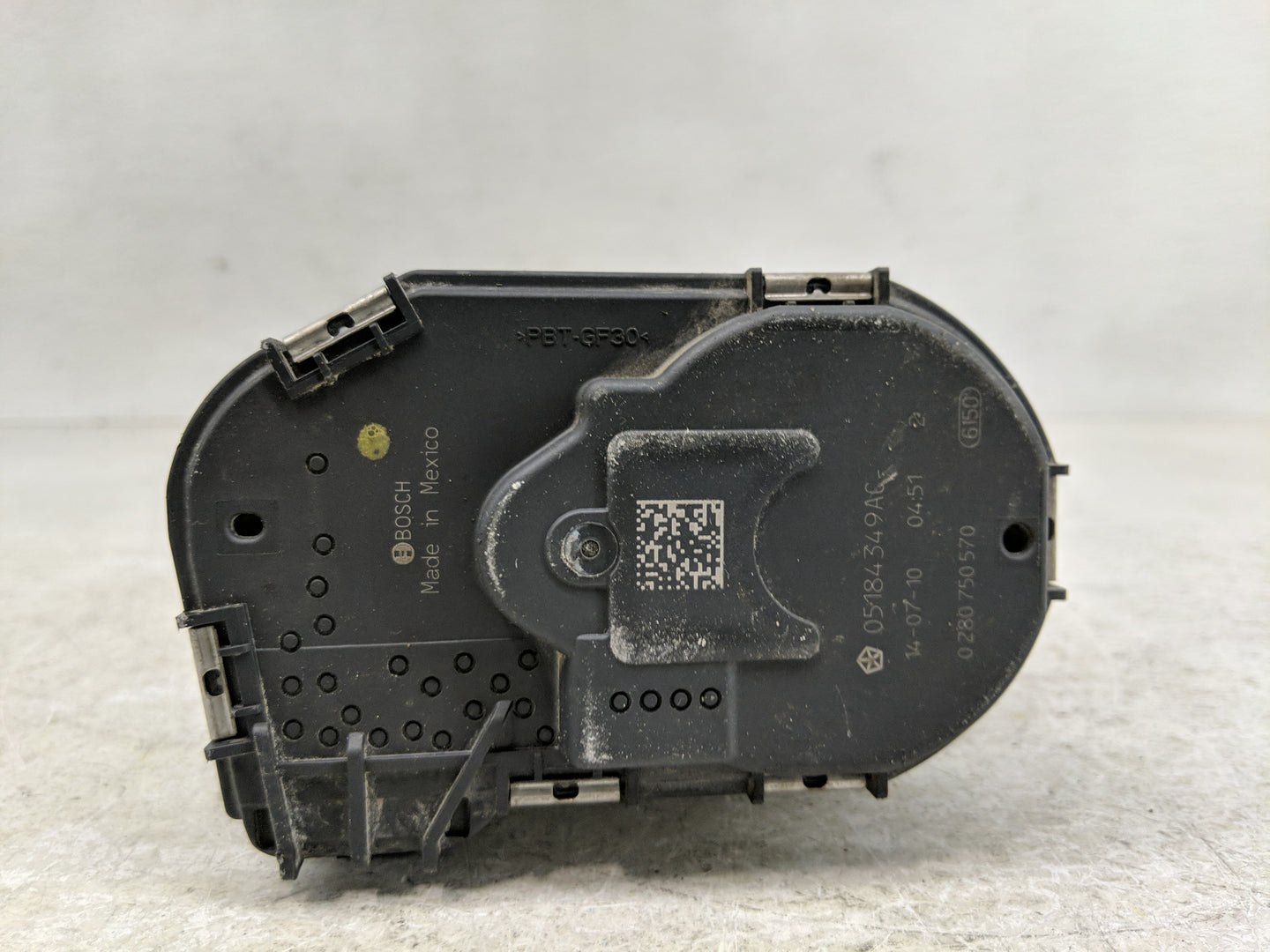 2015 Dodge Caravan Throttle Body P/N:05184349AC Fits Fits 2011 2012 2013 2014 2016 2017 2018 2019 2020 2021 2022 OEM Used Au