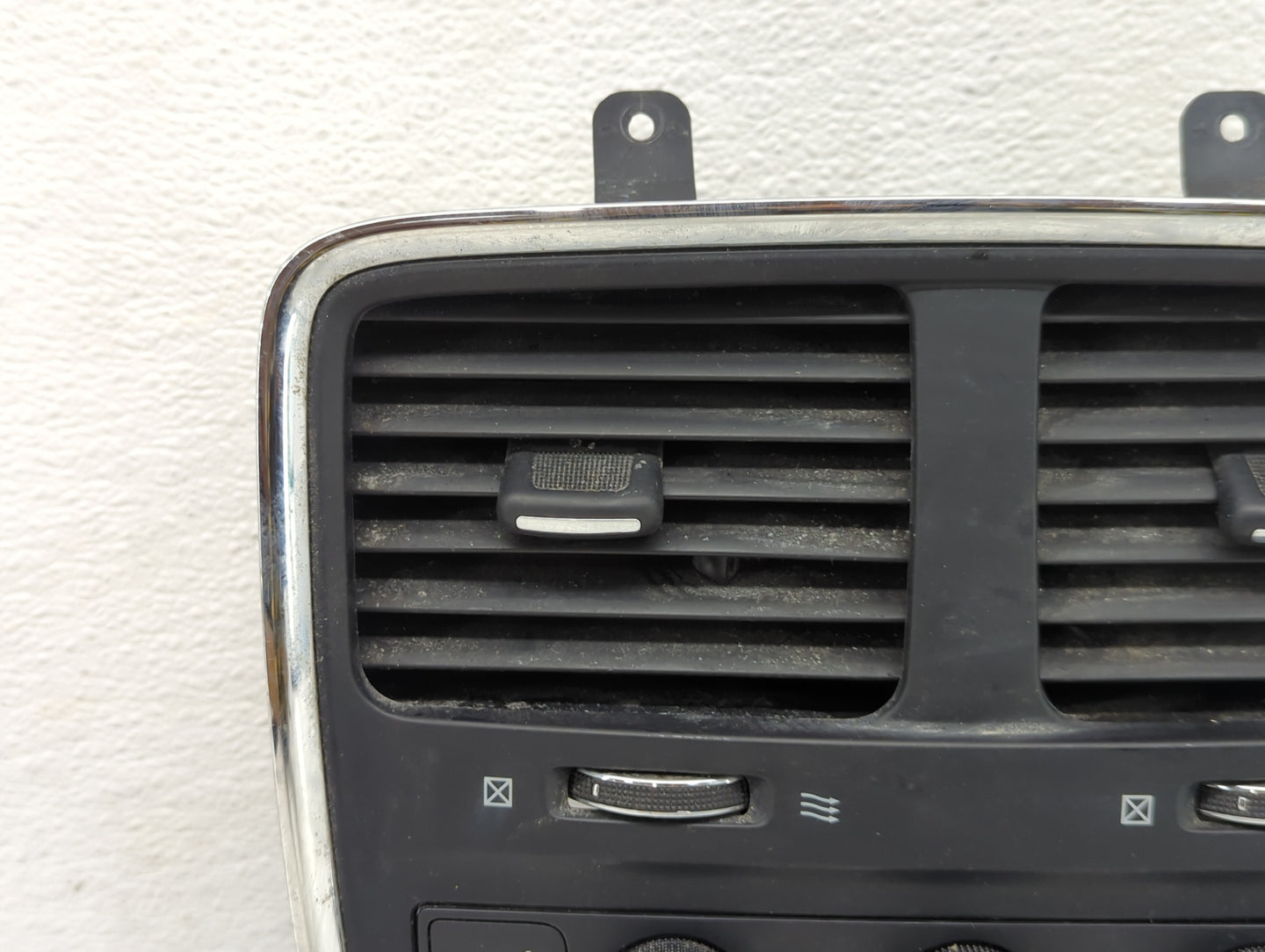 2015 Dodge Caravan Climate Control Module Temperature AC/Heater Replacement P/N:P55111240AH Fits OEM Used Auto Parts - Oemus