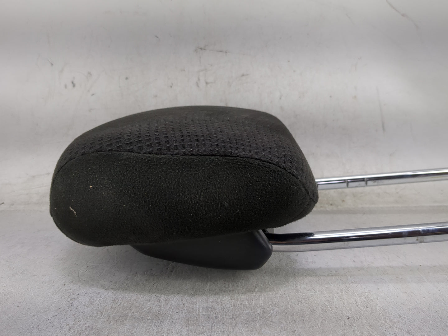 2015 Dodge Caravan Headrest Head Rest Rear Center Seat Fits Fits 2011 2012 2013 2014 2016 2017 2018 OEM Used Auto Parts - Oe