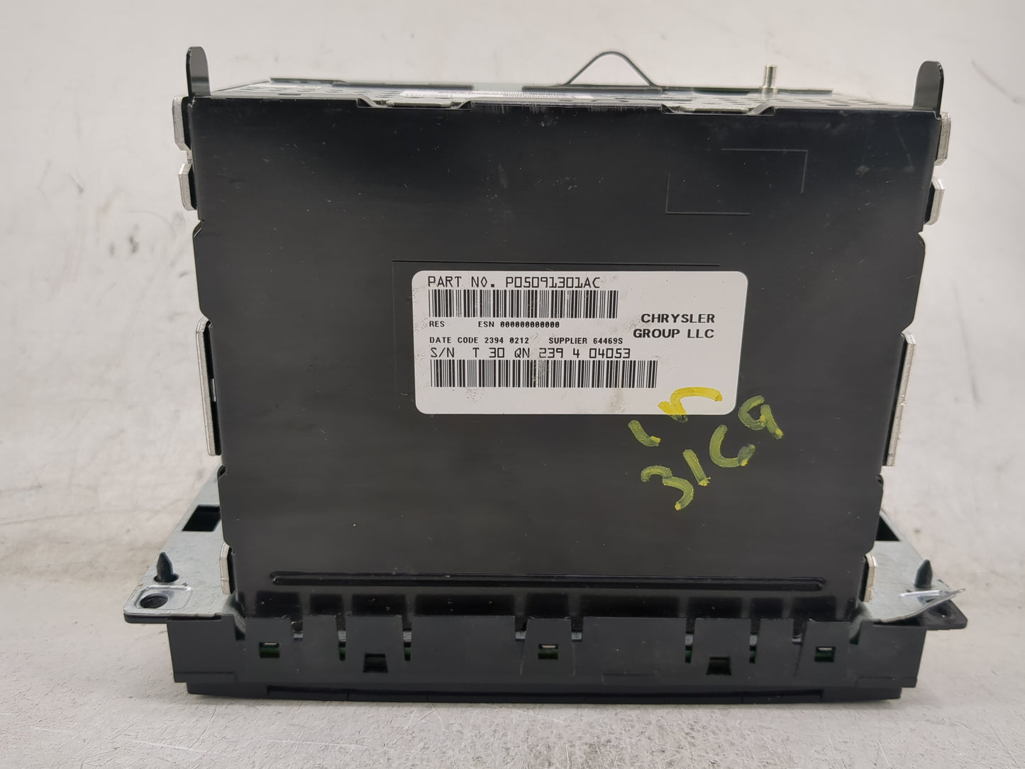 2015 Dodge Caravan Radio AM FM Cd Player Receiver Replacement P/N:P05091301AC SPNP05091301AC Fits OEM Used Auto Parts - Oemu