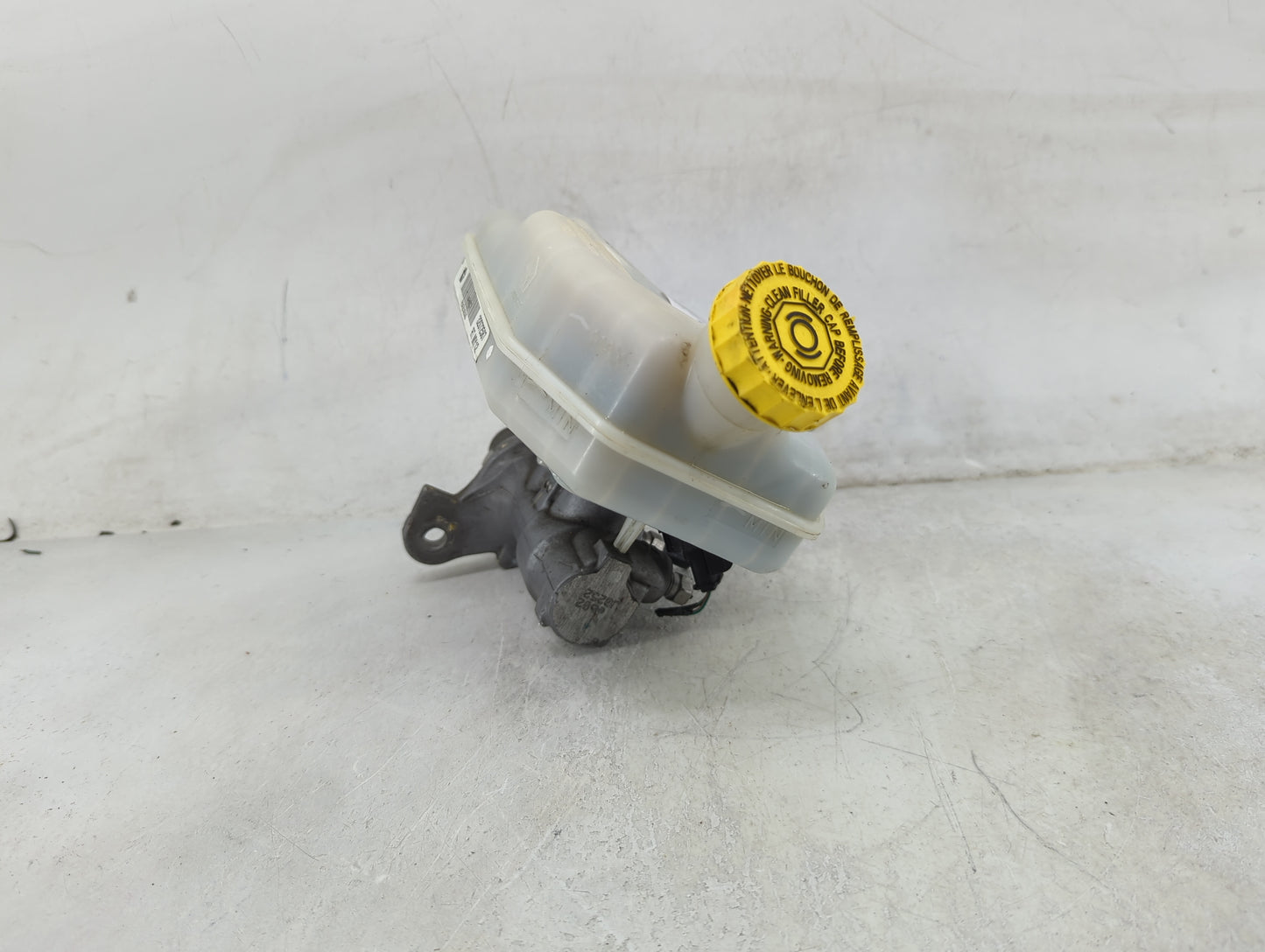 Dodge Caravan Brake Master Cylinder 1490242 - Oemusedautoparts1.com