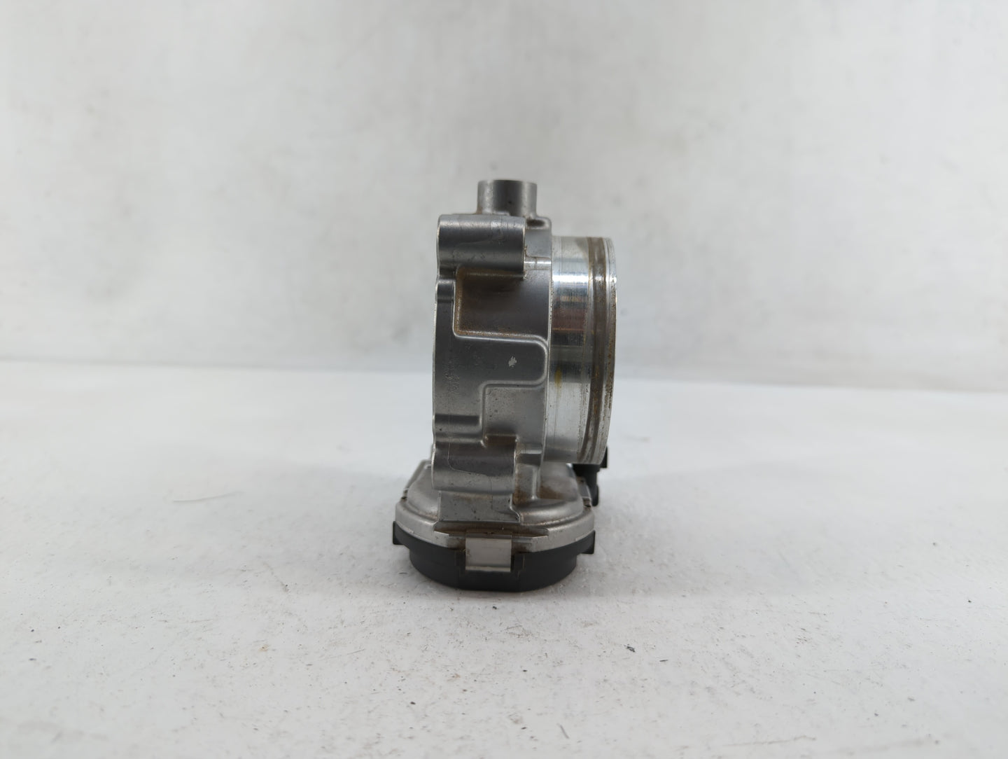 2015 Dodge Caravan Throttle Body P/N:05184349AC Fits Fits 2011 2012 2013 2014 2016 2017 2018 2019 2020 2021 2022 OEM Used Au
