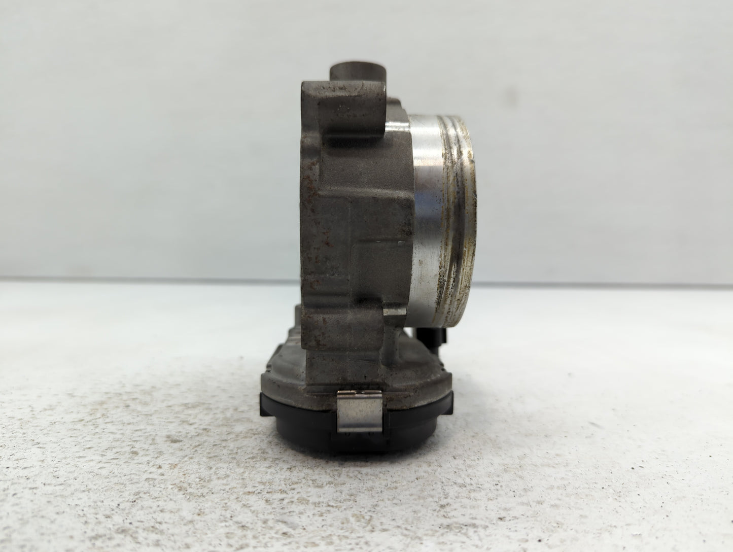 2015 Dodge Caravan Throttle Body P/N:05184349AC Fits Fits 2011 2012 2013 2014 2016 2017 2018 2019 2020 2021 2022 OEM Used Au