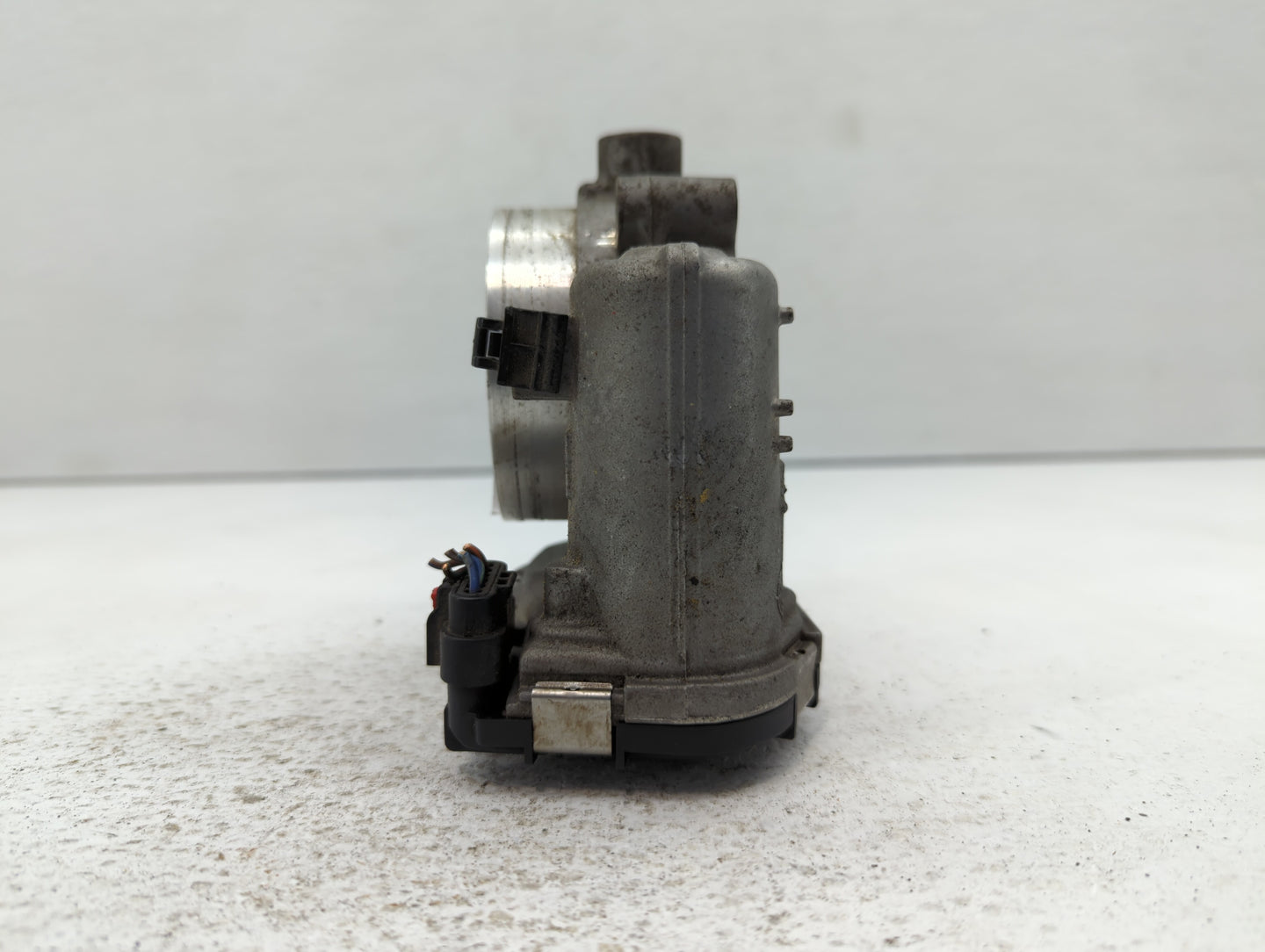 2015 Dodge Caravan Throttle Body P/N:05184349AC Fits Fits 2011 2012 2013 2014 2016 2017 2018 2019 2020 2021 2022 OEM Used Au