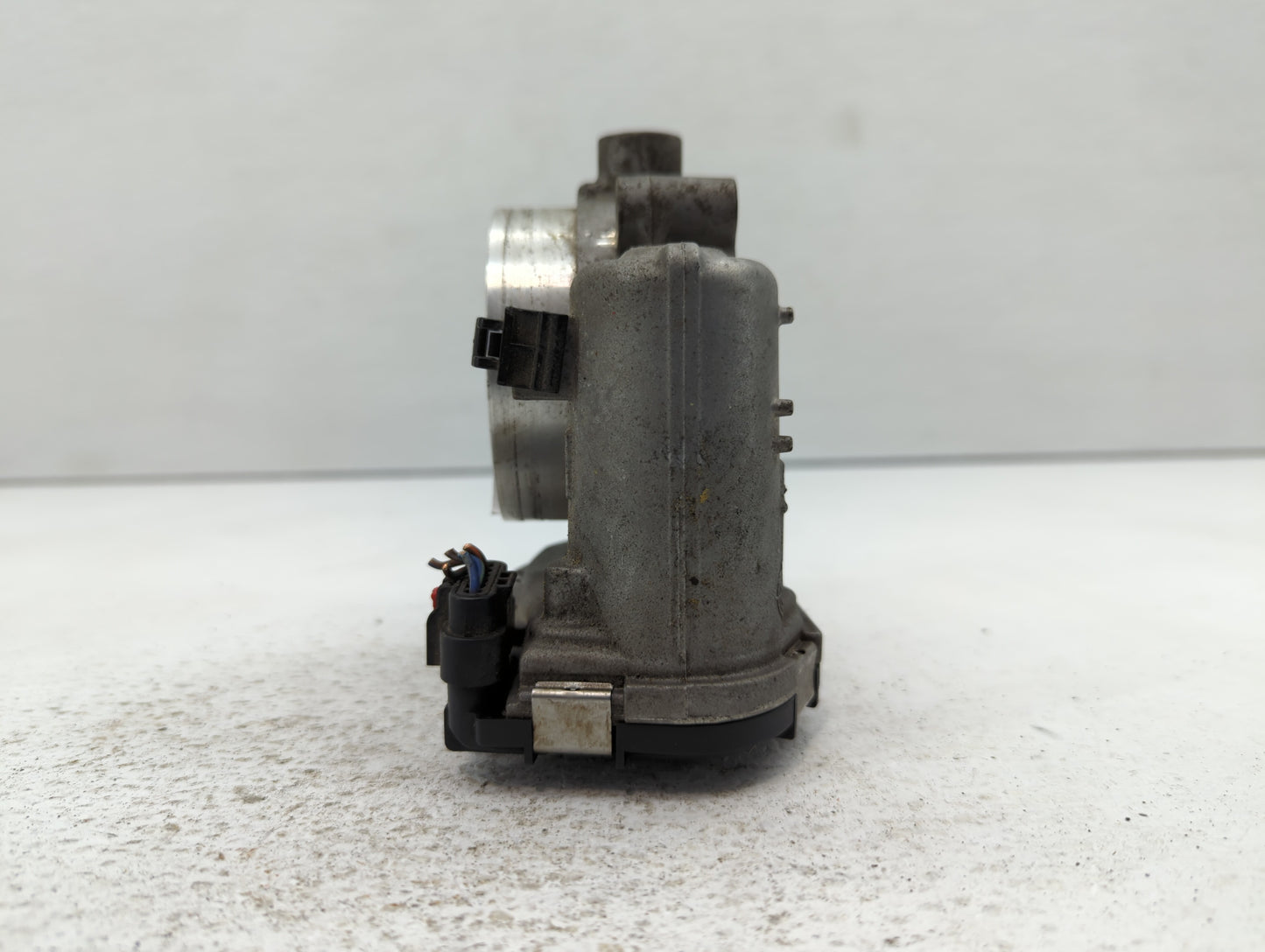 2015 Dodge Caravan Throttle Body P/N:05184349AC Fits Fits 2011 2012 2013 2014 2016 2017 2018 2019 2020 2021 2022 OEM Used Au