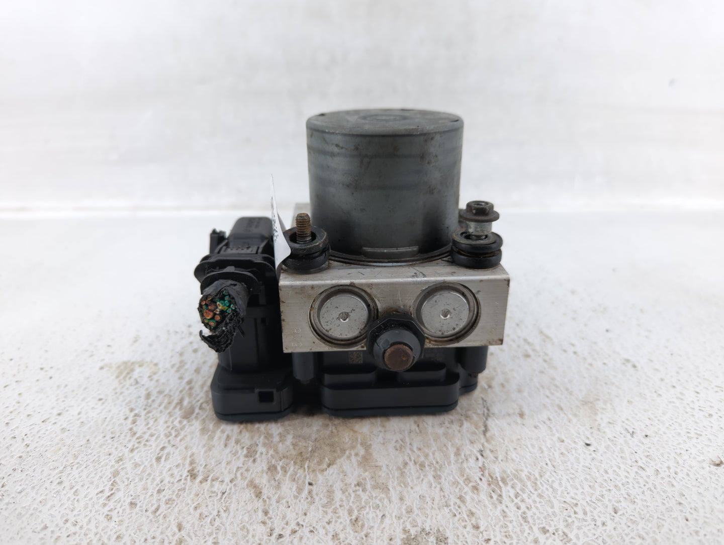 2015 Dodge Caravan ABS Pump Control Module Replacement P/N:P68183803AC Fits Fits 2016 2017 2018 2019 2020 OEM Used Auto Part