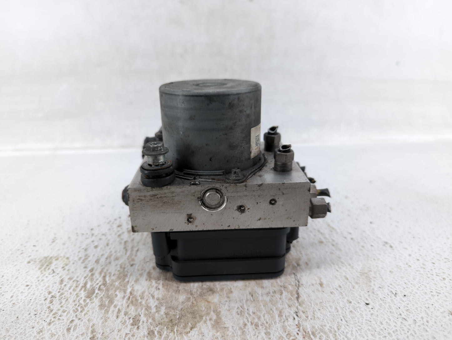 2015 Dodge Caravan ABS Pump Control Module Replacement P/N:P68183803AC Fits Fits 2016 2017 2018 2019 2020 OEM Used Auto Part