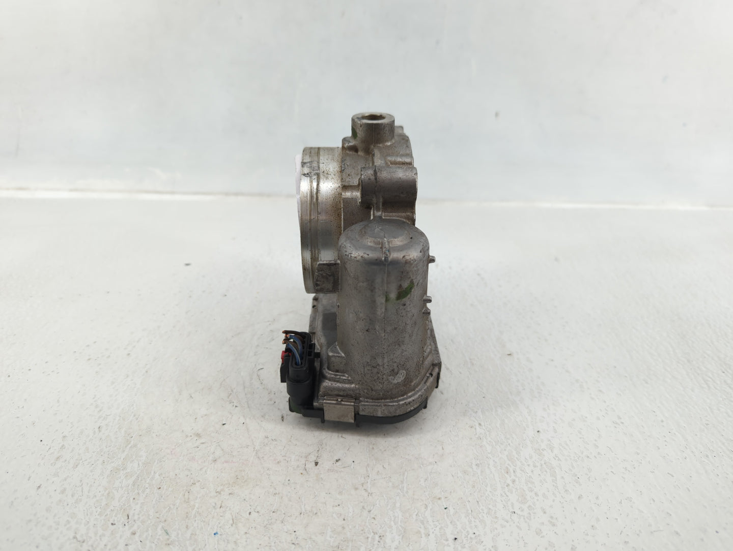 2015 Dodge Caravan Throttle Body P/N:05484349AC Fits Fits 2011 2012 2013 2014 2016 2017 2018 2019 2020 2021 2022 OEM Used Au