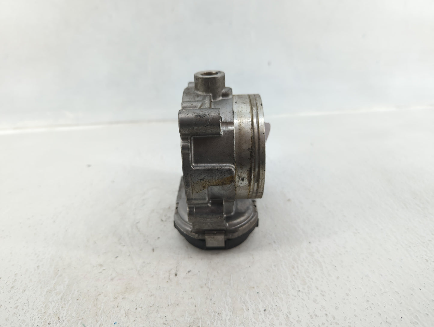 2015 Dodge Caravan Throttle Body P/N:05484349AC Fits Fits 2011 2012 2013 2014 2016 2017 2018 2019 2020 2021 2022 OEM Used Au