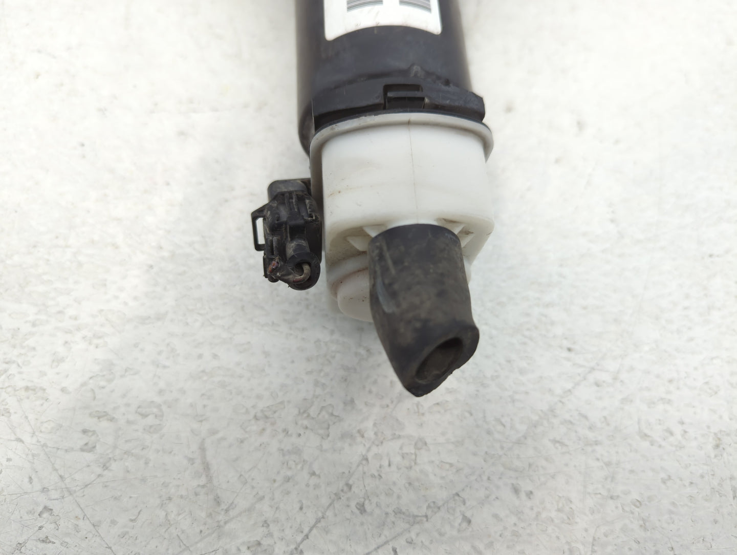 2015 Dodge Caravan Fuel Vapor Charcoal Canister 735437 - Oemusedautoparts1.com