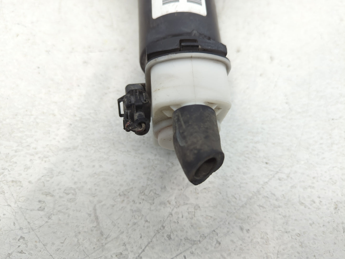 2015 Dodge Caravan Fuel Vapor Charcoal Canister 735437 - Oemusedautoparts1.com