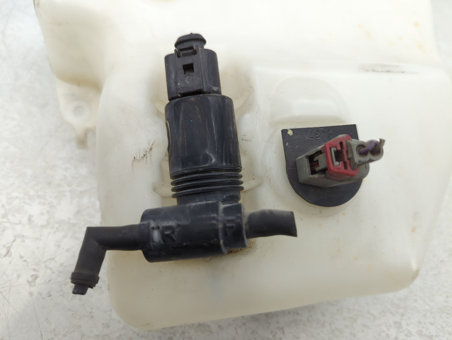 Dodge Caravan Windshield Washer Fluid Reservoir Bottle Oem - Oemusedautoparts1.com