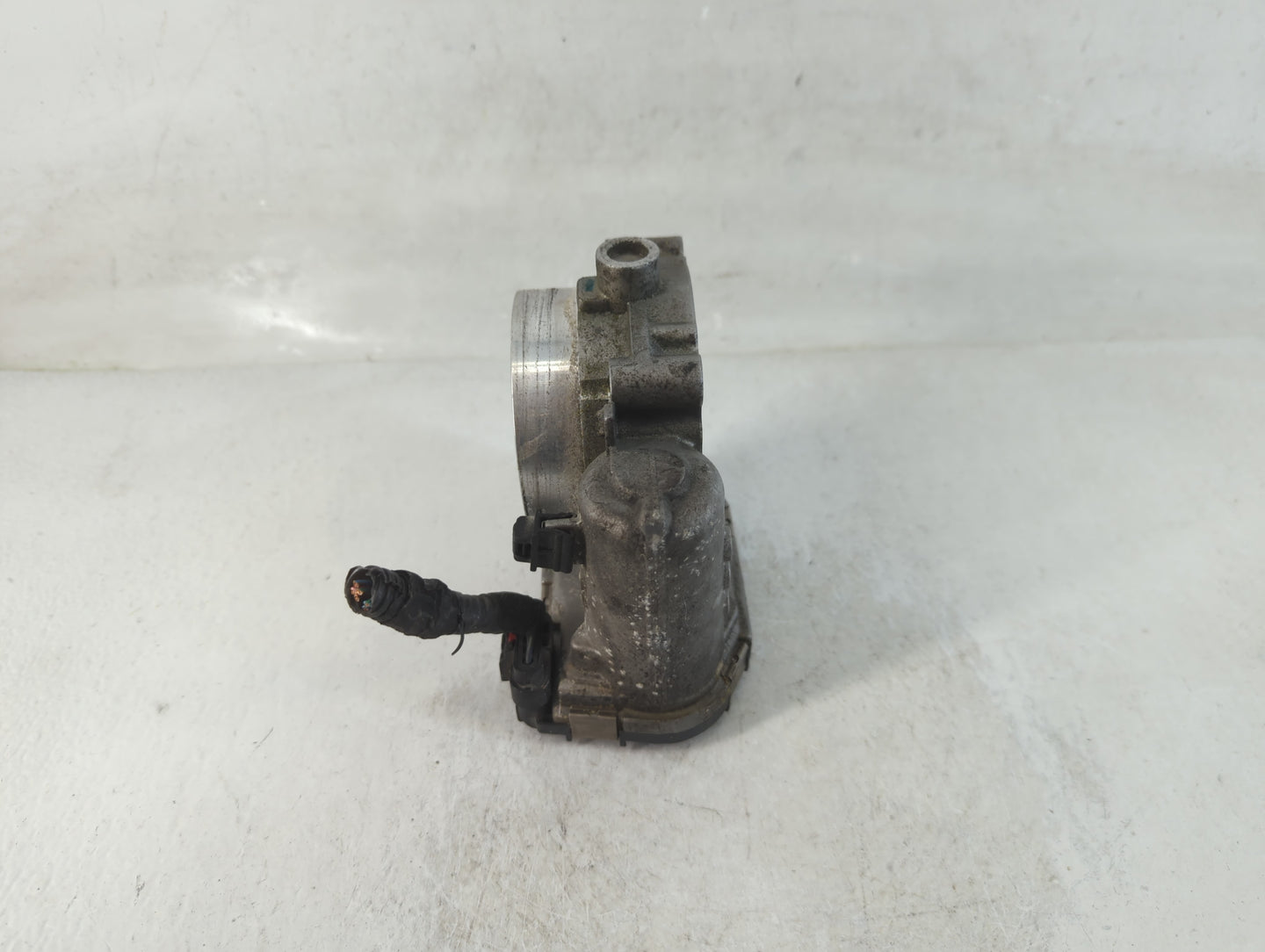2015 Dodge Caravan Throttle Body P/N:05184349AC Fits Fits 2011 2012 2013 2014 2016 2017 2018 2019 2020 2021 2022 OEM Used Au