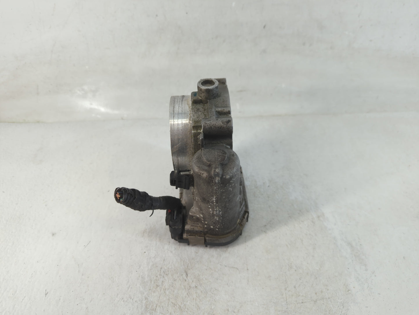 2015 Dodge Caravan Throttle Body P/N:05184349AC Fits Fits 2011 2012 2013 2014 2016 2017 2018 2019 2020 2021 2022 OEM Used Au