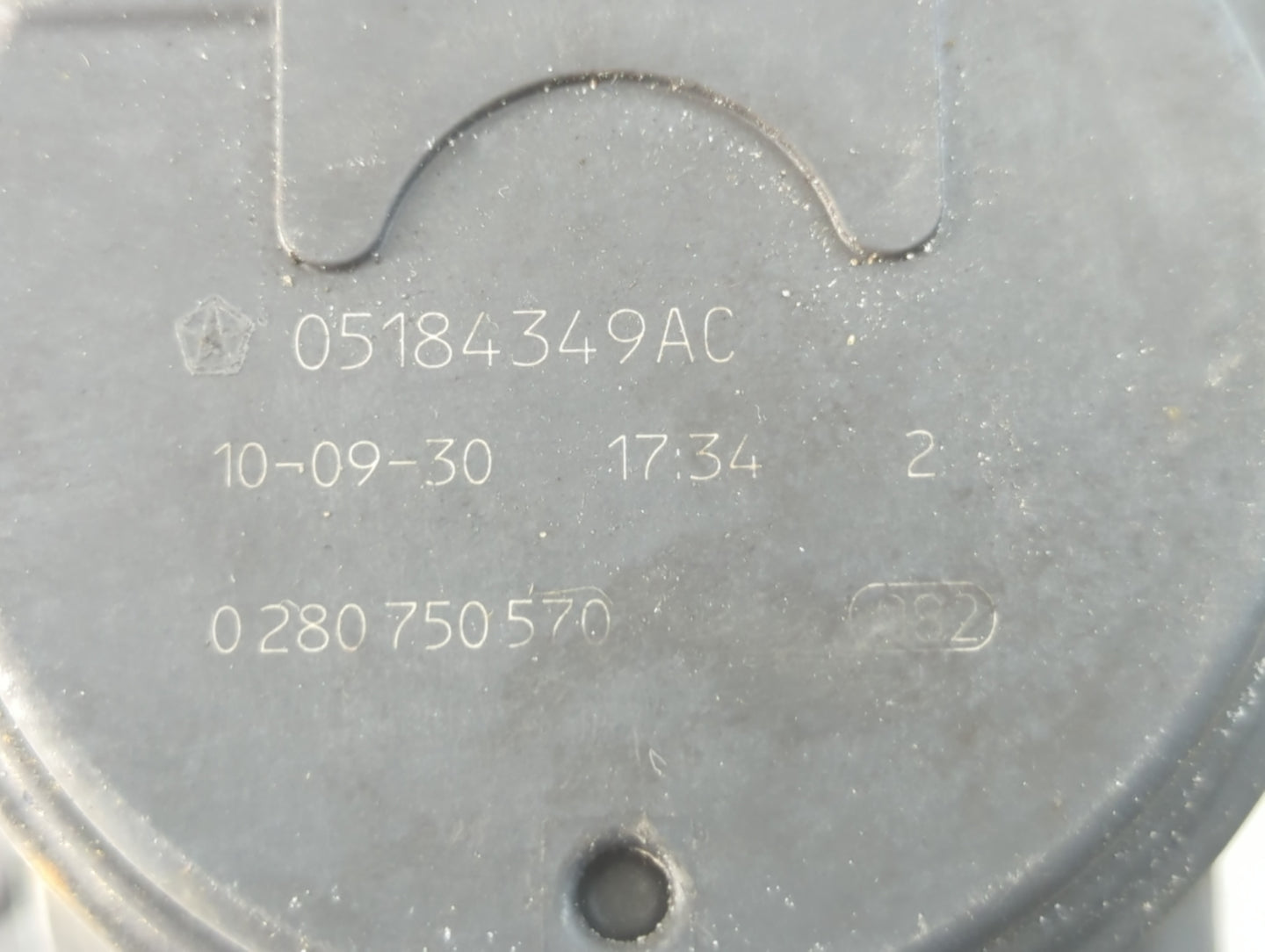 2015 Dodge Caravan Throttle Body P/N:05184349AC Fits Fits 2011 2012 2013 2014 2016 2017 2018 2019 2020 2021 2022 OEM Used Au