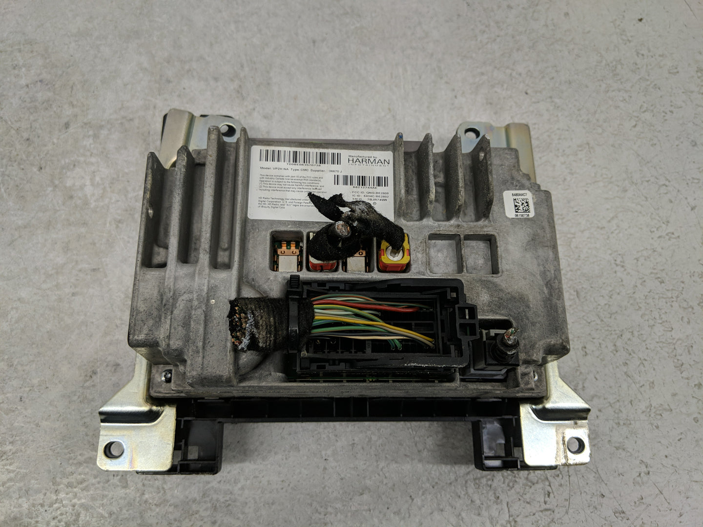 2015-2016 Dodge Challenger Radio AM FM Cd Player Receiver Replacement P/N:2098978-1 Fits Fits 2015 2016 OEM Used Auto Parts 