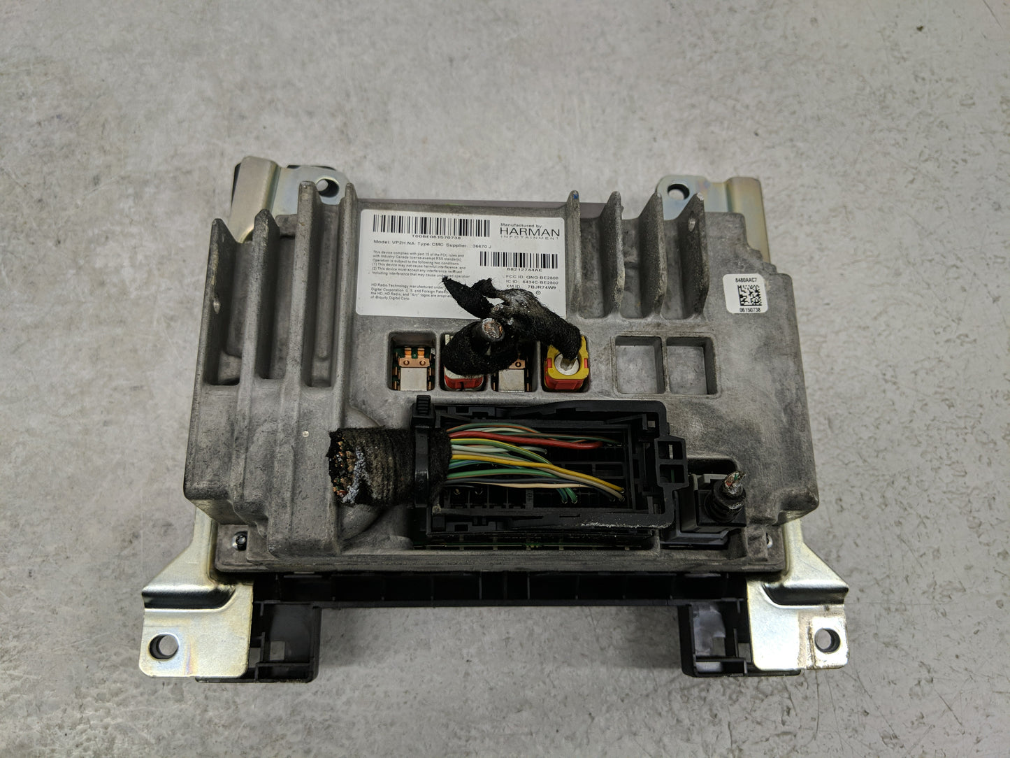 2015-2016 Dodge Challenger Radio AM FM Cd Player Receiver Replacement P/N:2098978-1 Fits Fits 2015 2016 OEM Used Auto Parts 