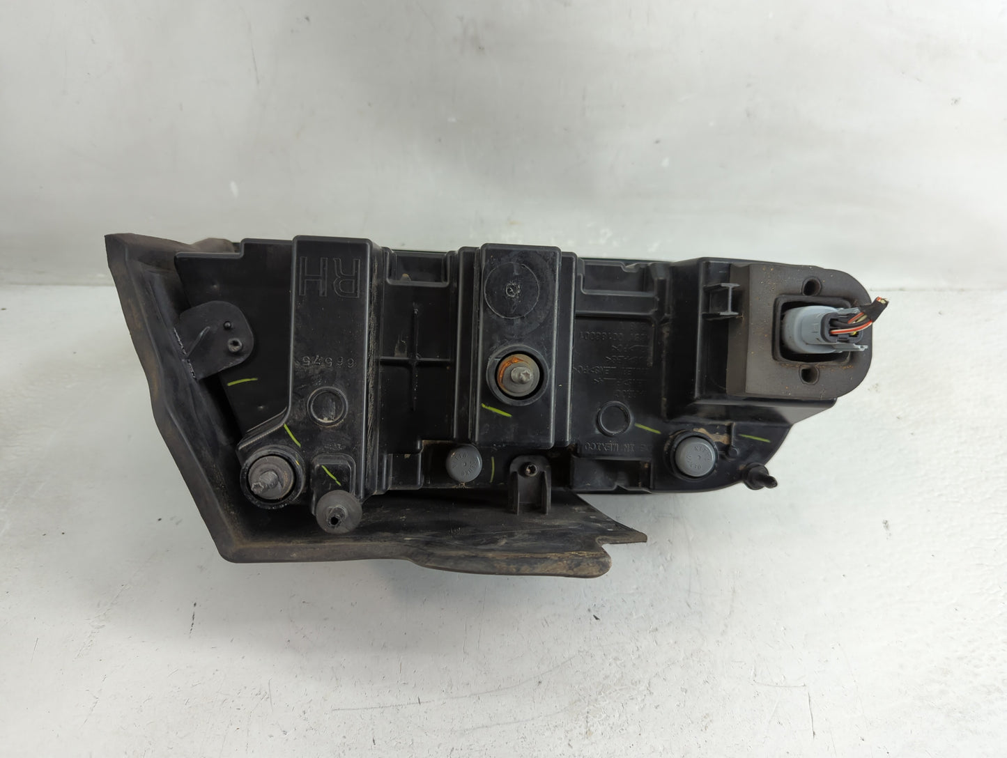 2015-2022 Dodge Challenger Tail Light Assembly Passenger Right OEM P/N:68174068-AC Fits OEM Used Auto Parts - Oemusedautopar