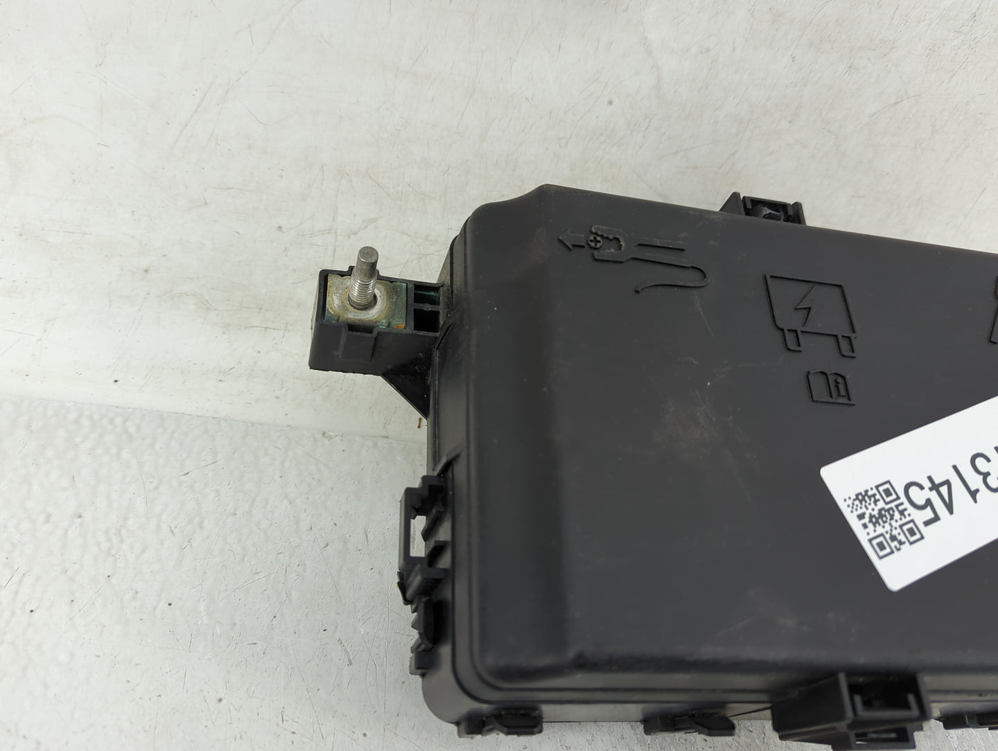 2015 Dodge Challenger Fusebox Fuse Box Panel Relay Module Fits OEM Used Auto Parts - Oemusedautoparts1.com