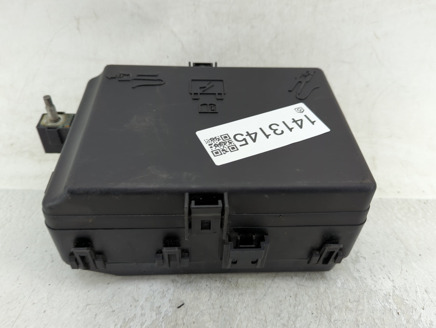 2015 Dodge Challenger Fusebox Fuse Box Panel Relay Module Fits OEM Used Auto Parts - Oemusedautoparts1.com